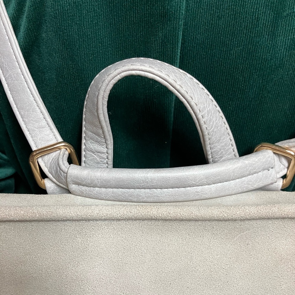 Moda? Chic Light Gray Backpack - Picture 3 of 15